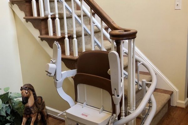stannah stair lift with 180 park at bottom of stair