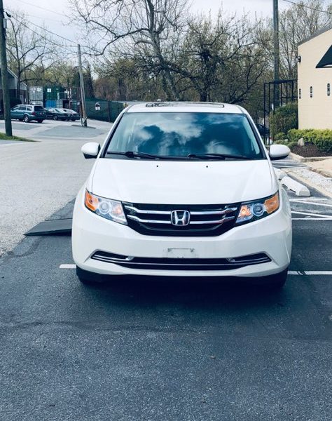 front view of used honda odyssey accessible van