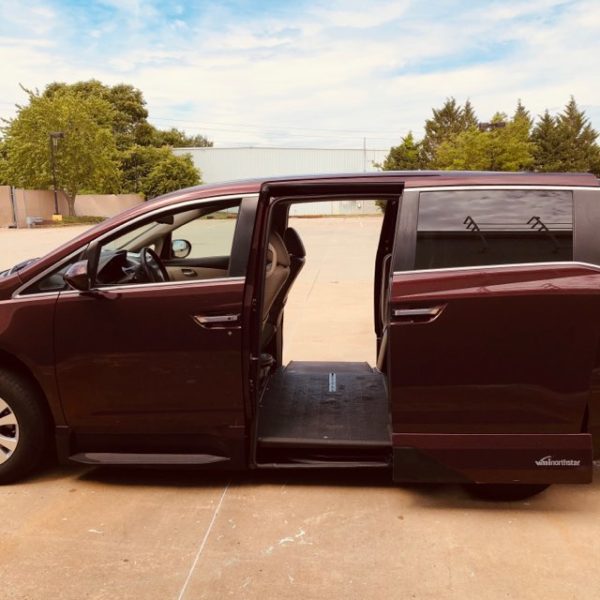 drivers side view of honda odyssey