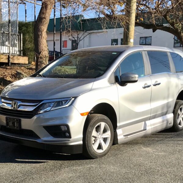 honda odyssey accessible van front